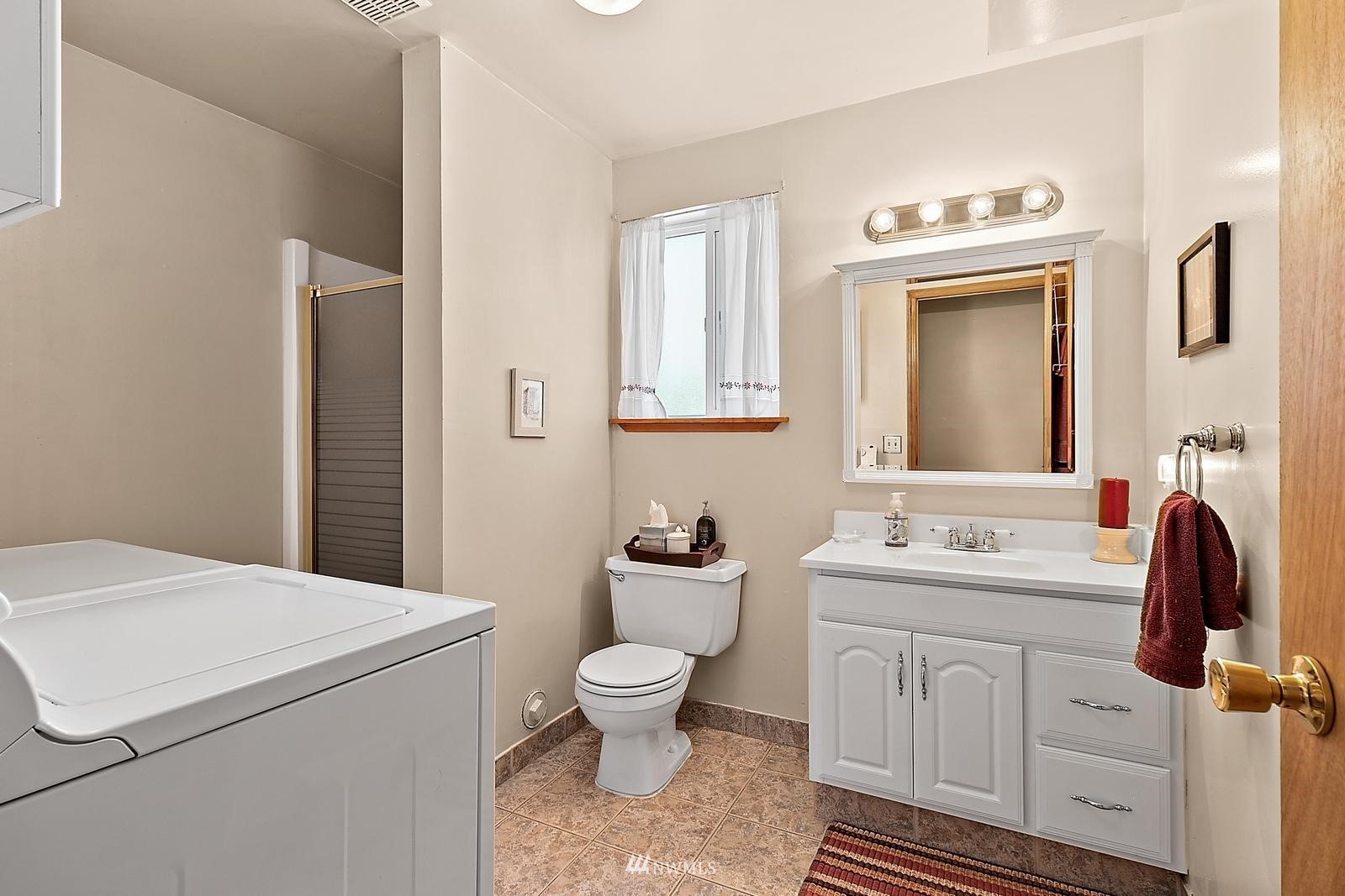 509 Roe Street Steilacoom, WA 98388 - Photo 20 of 40 a bathroom with a sink toilet and mirror