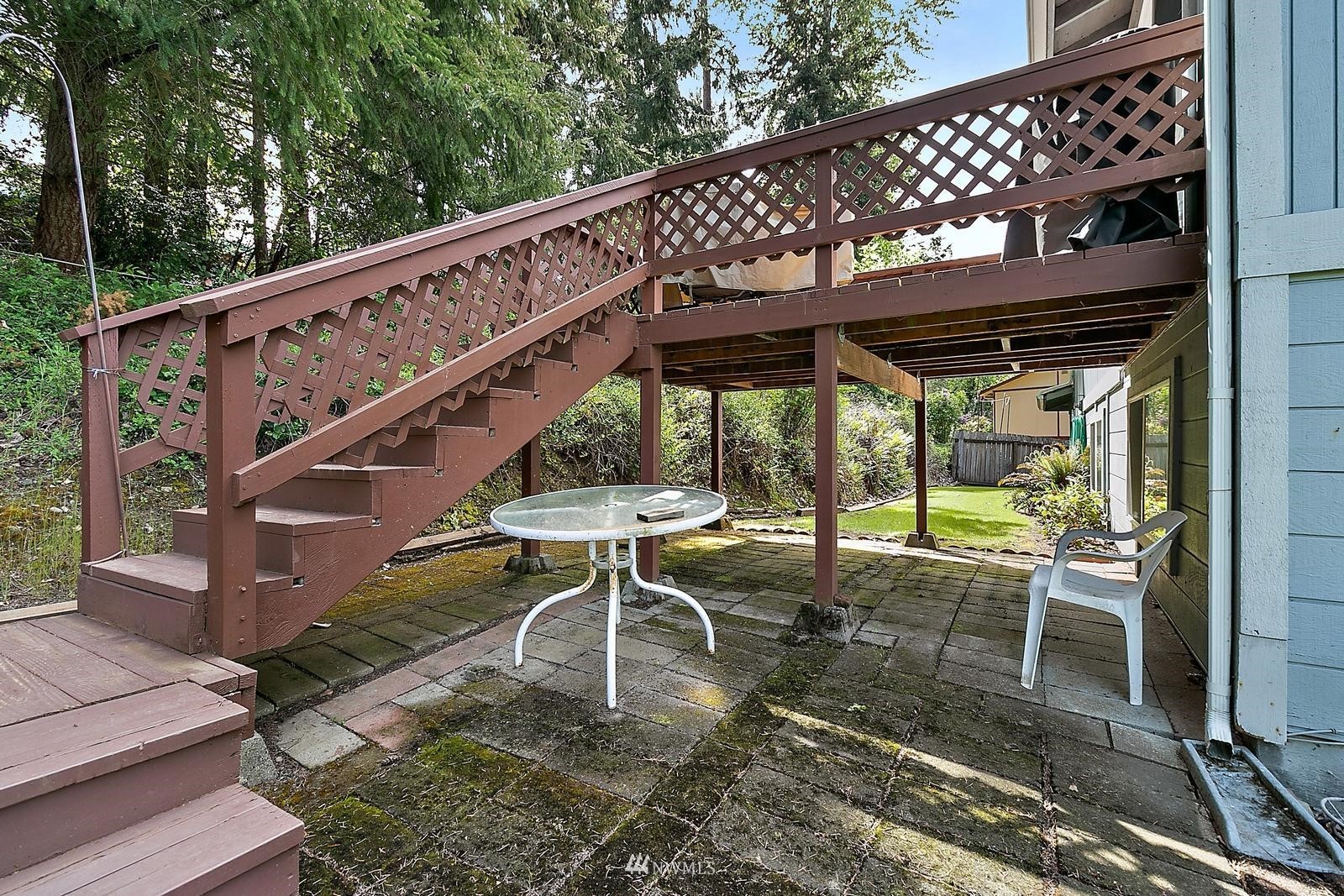 509 Roe Street Steilacoom, WA 98388 - Photo 31 of 40 a view of a chairs and table in the patio