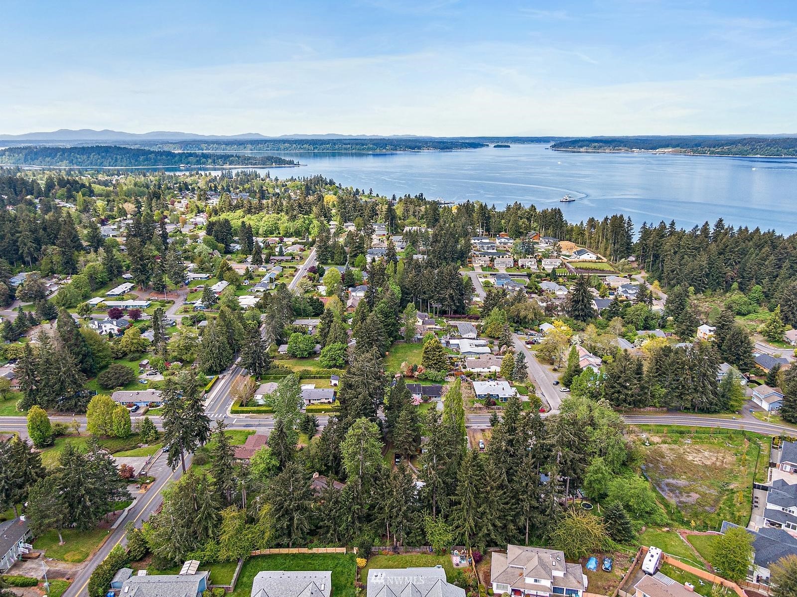 509 Roe Street Steilacoom, WA 98388 - Photo 37 of 40 a view of city and mountain