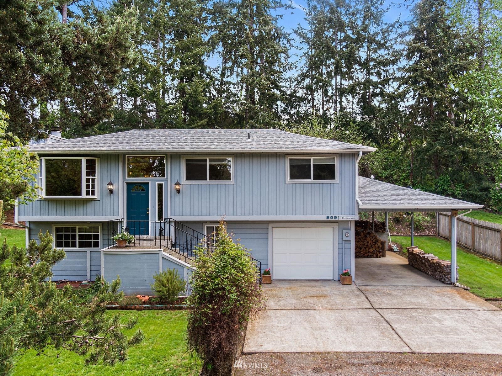 509 Roe Street Steilacoom, WA 98388 - Photo 40 of 40 a front view of a house with a garden