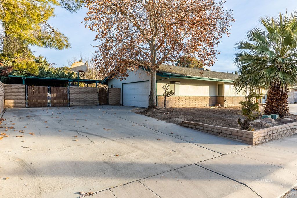 724 West Kevin Court Ridgecrest, CA 93555 - Photo 4 of 43 Gallery Image 4