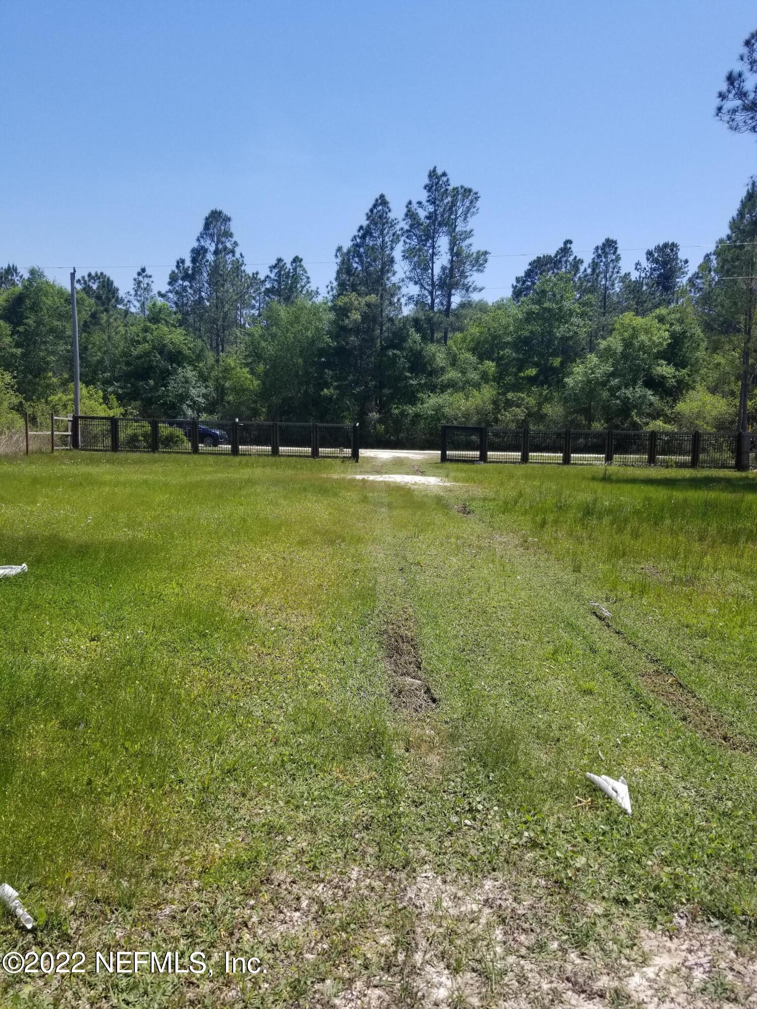 8505 Southwest 137th Street Starke, FL 32091 - Photo 2 of 10 a view of a green yard