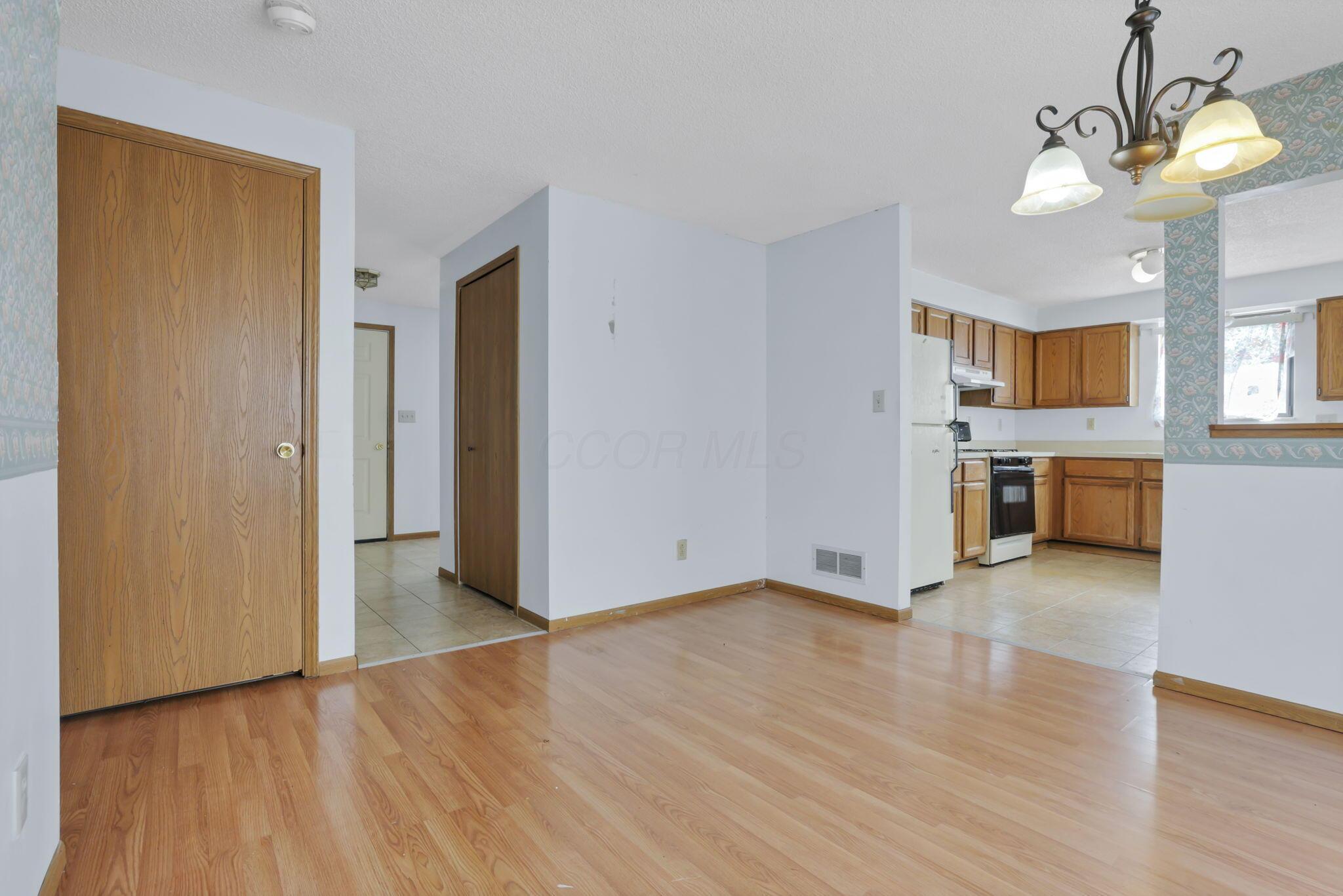 1593 Raspberry Run Drive Columbus, OH 43204 - Photo 6 of 45 11-web-or-mls-IMG_4113