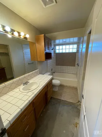 $319,900 | Undisclosed Address, Bakersfield, CA 93312