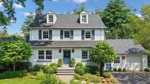 $2,850,000 | 21 Orchard Road, Larchmont, NY 10538