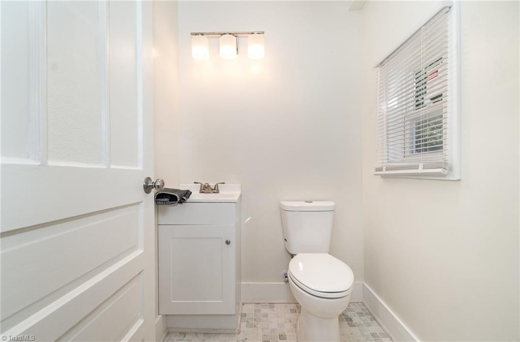 310 West Ray Avenue High Point, NC 27262 - Photo 20 of 28 Powder Room - Main Level