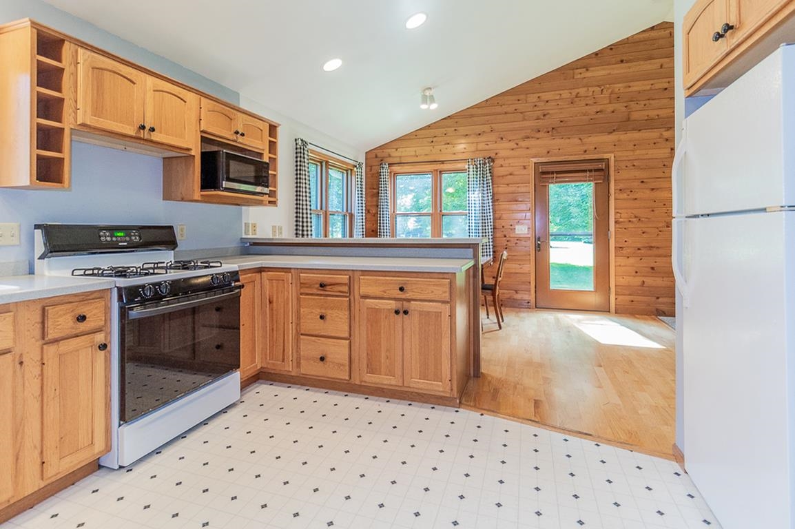 N5277 Everts Road New London, WI 54961 - Photo 5 of 50