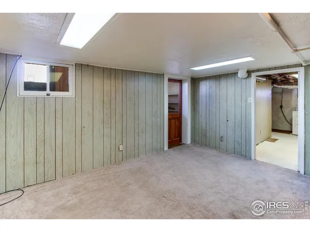 a view of entryway with a front door