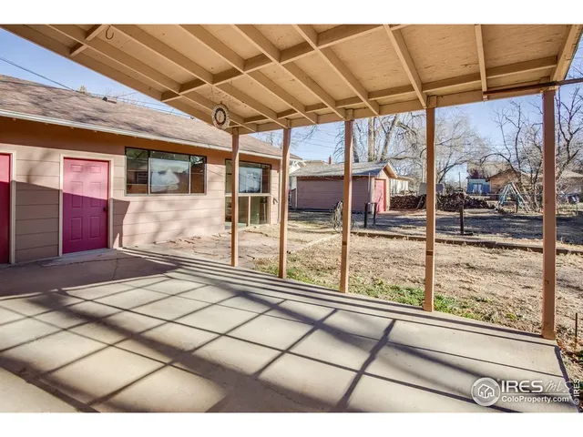 a house view with a outdoor space