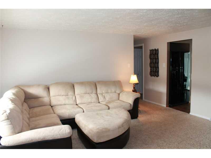 204 Park Road Aliquippa, PA 15001 - Photo 6 of 9 Living Room.