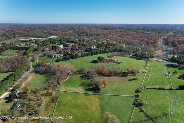 an aerial view of lake residential house with outdoor space