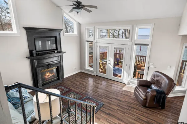 $574,900 | 20848 Bay Shore Drive, Flint, TX 75762