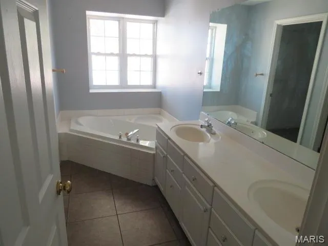 $244,900 | 71 Mimosa Drive, Granite City, IL 62040