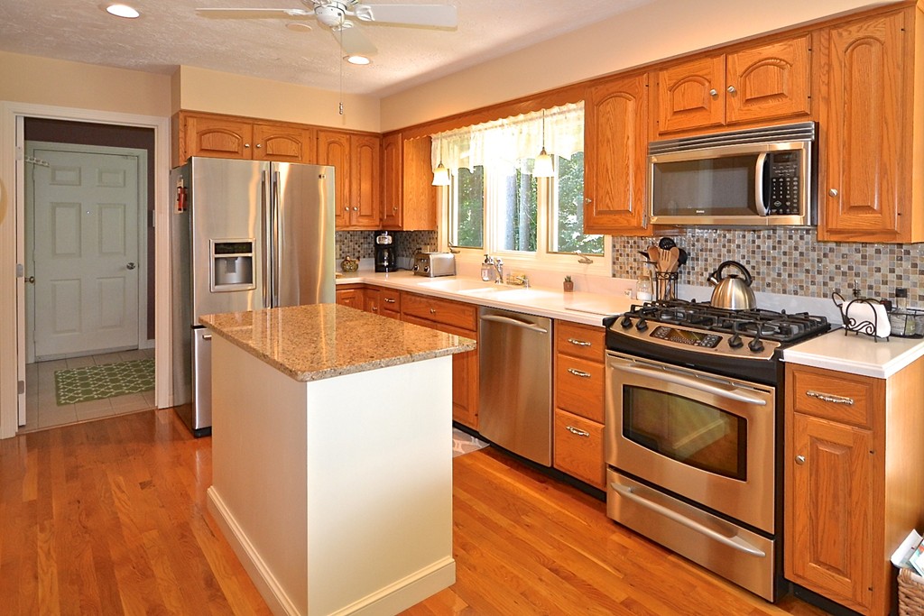 13 Benson Road Rochester, MA 02770 - Photo 6 of 15