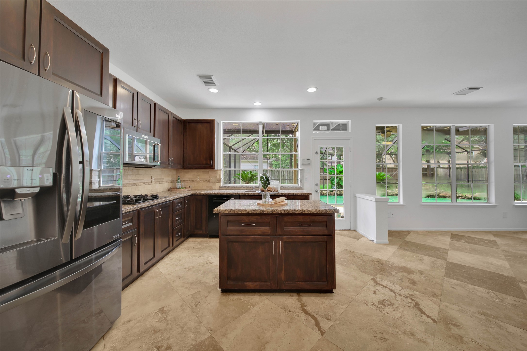 7 Churchdale Place Spring, TX 77382 - Photo 14 of 40 Kitchen
