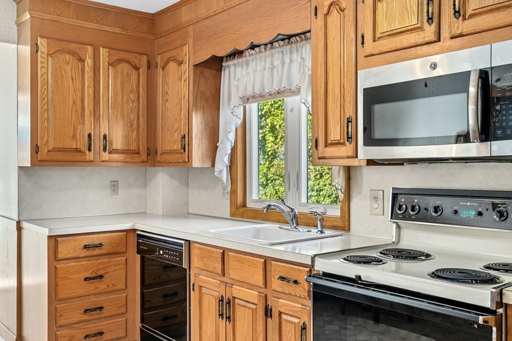 40 Hawthorn Road Braintree, MA 02184 - Photo 5 of 37 Gallery Image 5