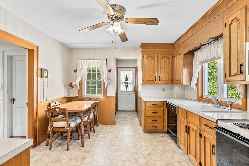 40 Hawthorn Road Braintree, MA 02184 - Photo 6 of 37 Gallery Image 6