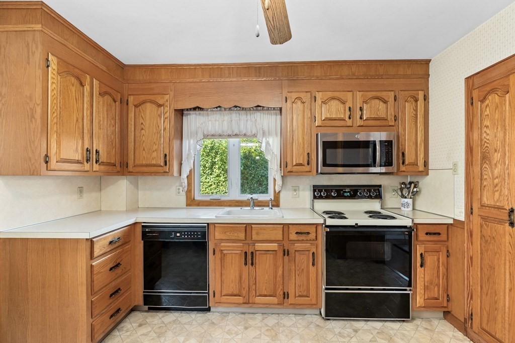 40 Hawthorn Road Braintree, MA 02184 - Photo 7 of 37 Gallery Image 7