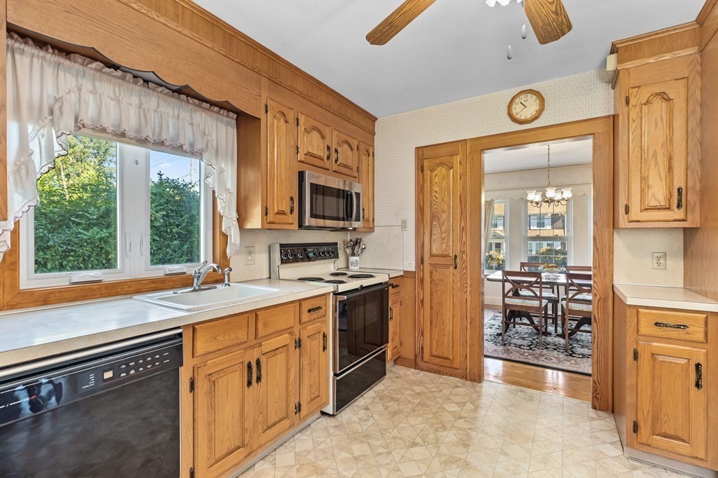 40 Hawthorn Road Braintree, MA 02184 - Photo 8 of 37 Gallery Image 8