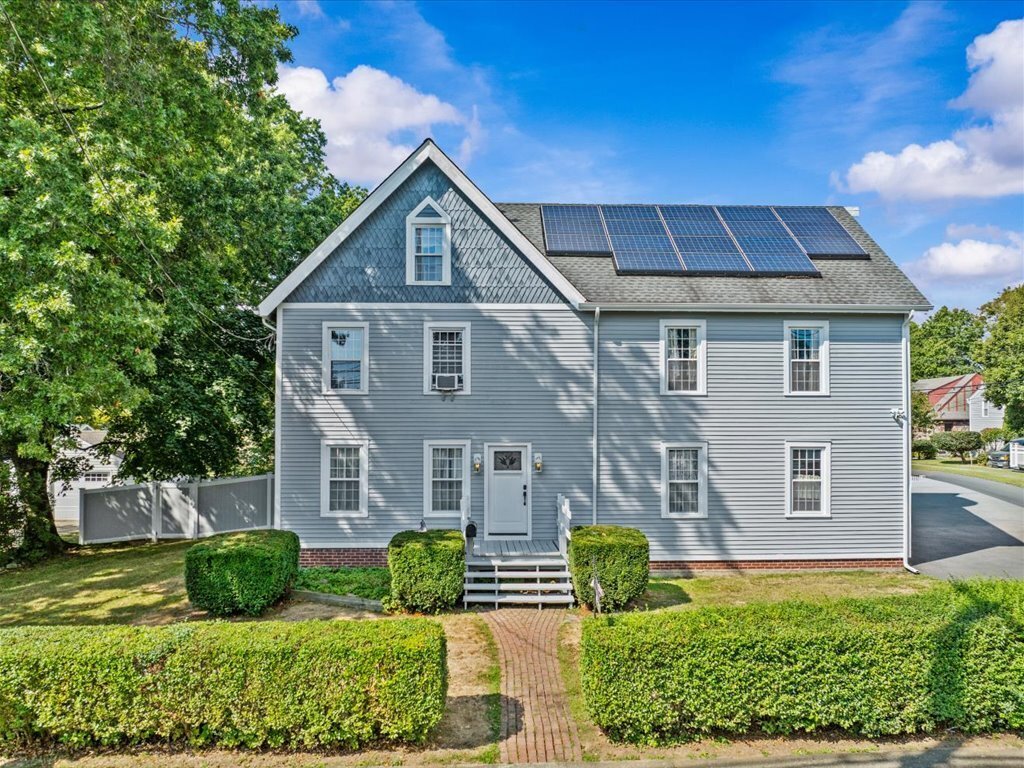 217 Huntington Road Stratford, CT 06614 - Photo 33 of 39 a front view of a house with garden
