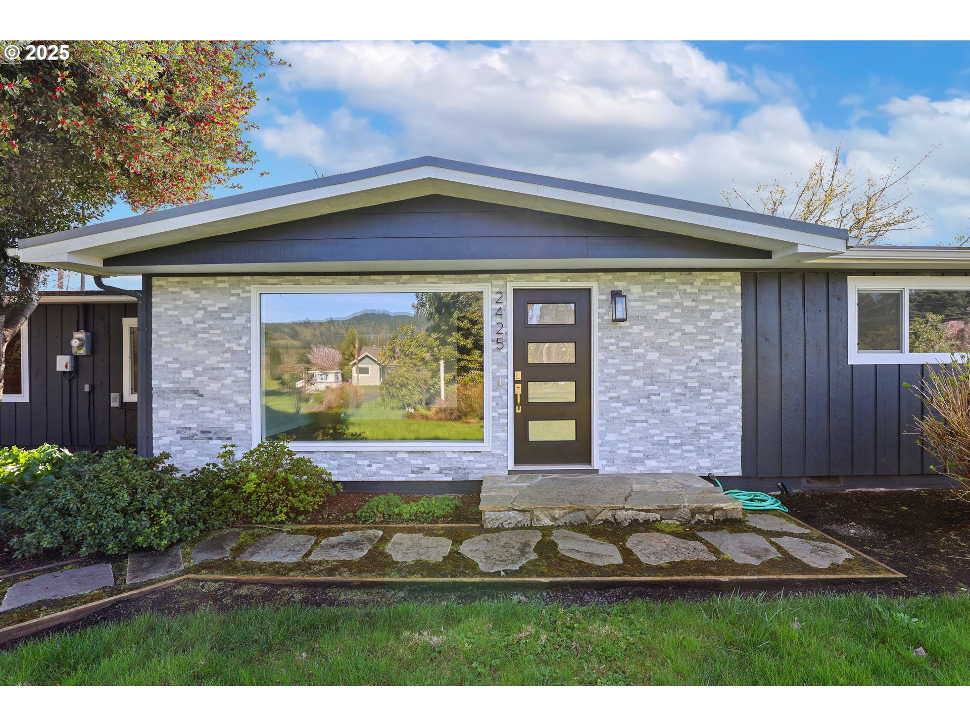 2425 Hayden Bridge Road Springfield, OR 97477 - Photo 5 of 44
