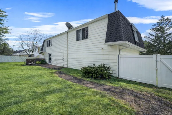 $769,000 | 22 Meyer Lane, Medford, NY 11763