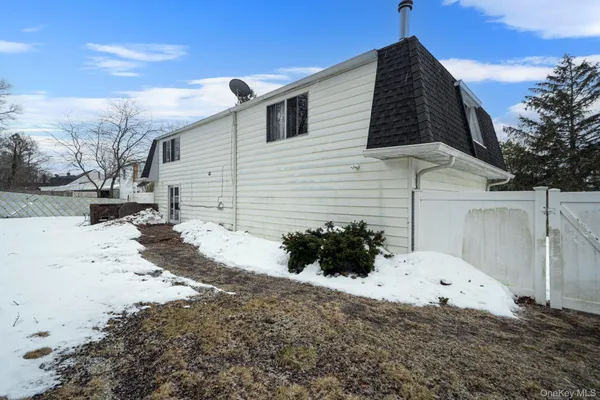 $769,000 | 22 Meyer Lane, Medford, NY 11763