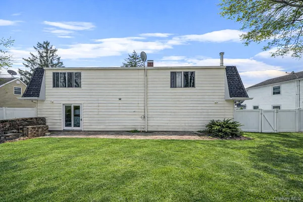 $769,000 | 22 Meyer Lane, Medford, NY 11763