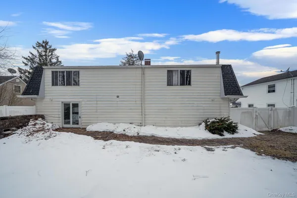 $769,000 | 22 Meyer Lane, Medford, NY 11763