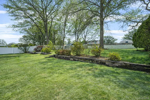 $769,000 | 22 Meyer Lane, Medford, NY 11763