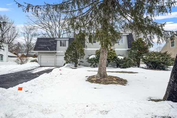 $769,000 | 22 Meyer Lane, Medford, NY 11763