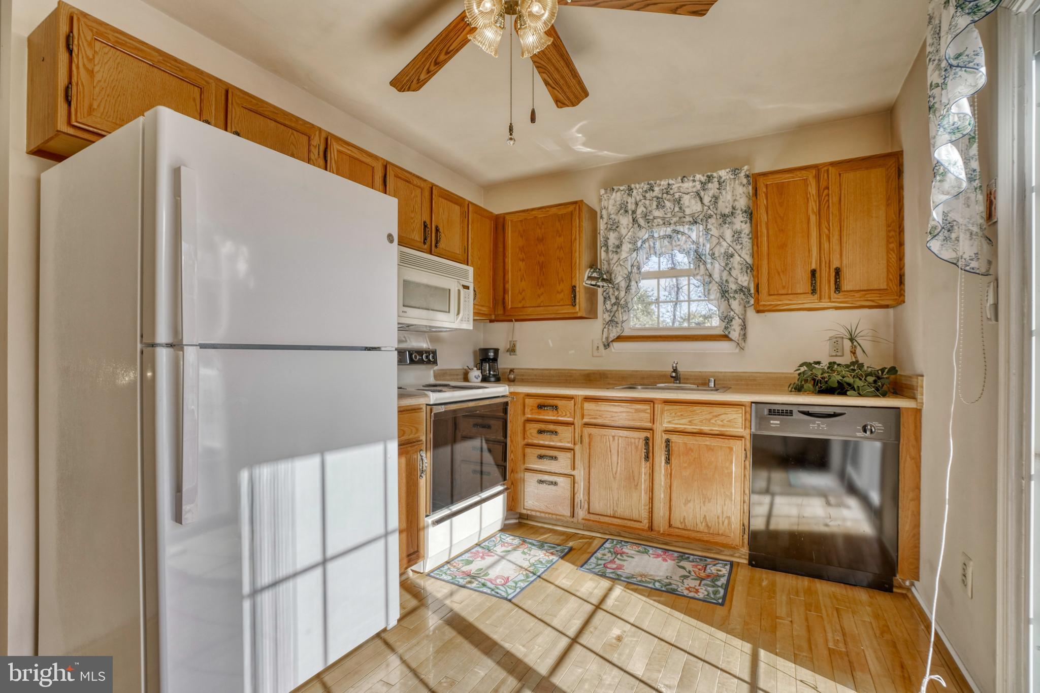 7203 Oliver Beach Road Baltimore, MD 21220 - Photo 24 of 50 Kitchen offers new refrigerator