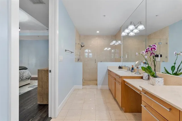 a view of a kitchen and kitchen center island