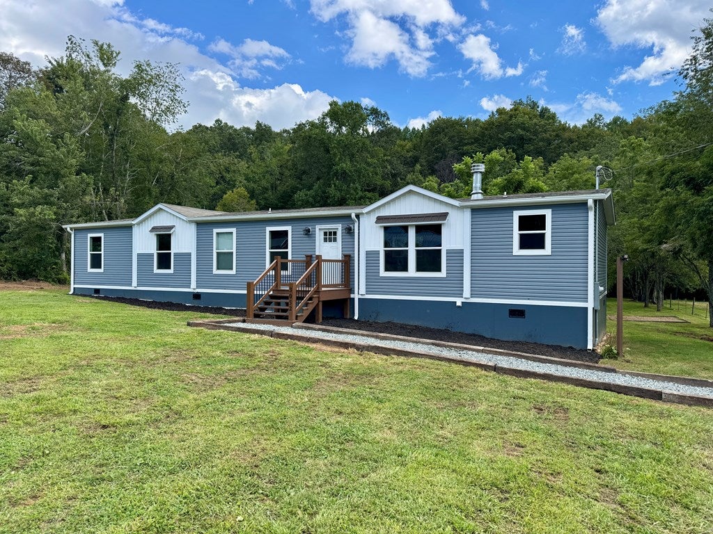 3052 Pipers Gap Road Galax, VA 24333 - Photo 3 of 36 Gallery Image 3