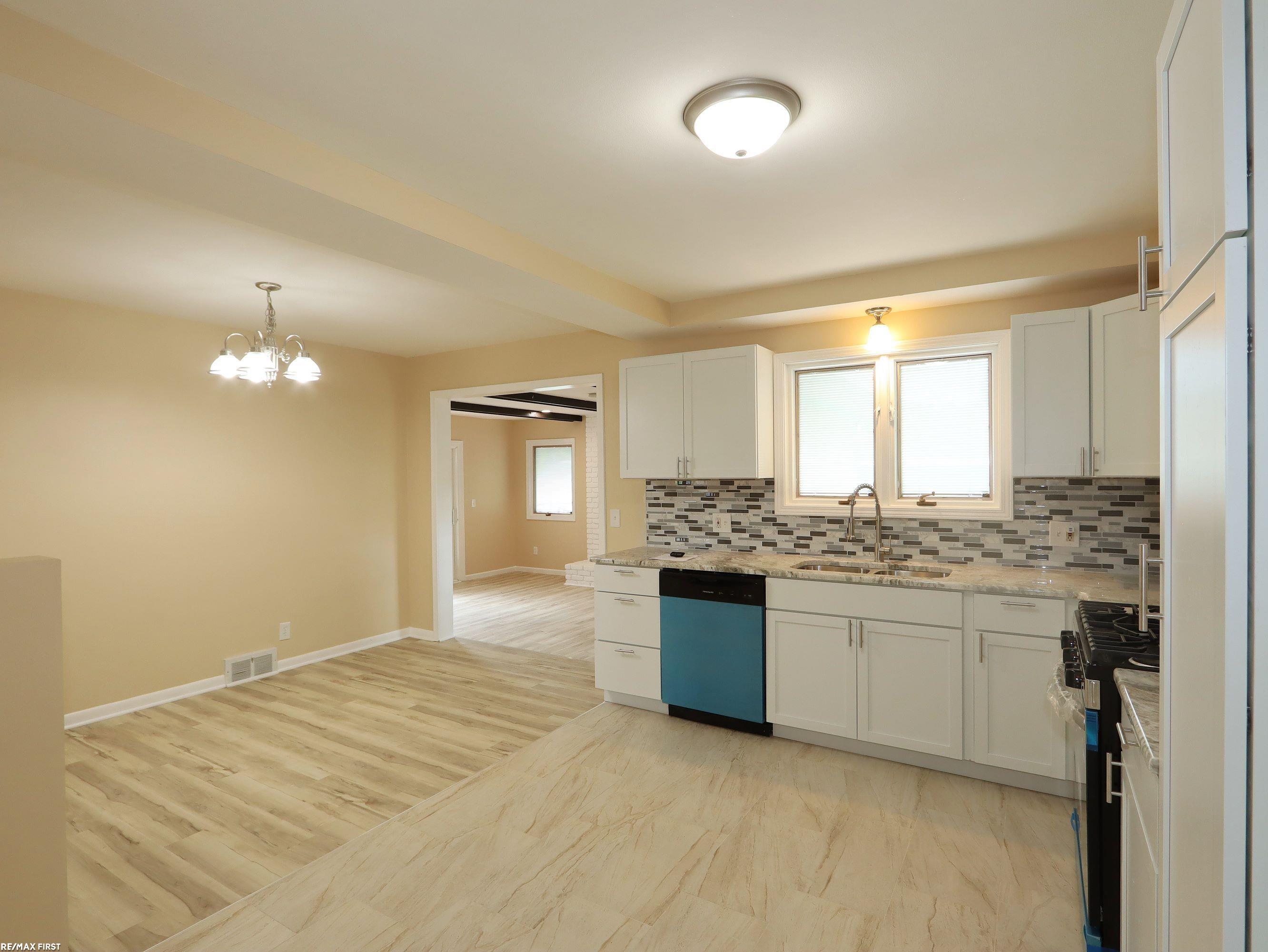 24830 Roxana Avenue Eastpointe, MI 48021 - Photo 11 of 27 50173327-08b29c98-a958-4cc0-8fd1-af52373b58dd.JPG