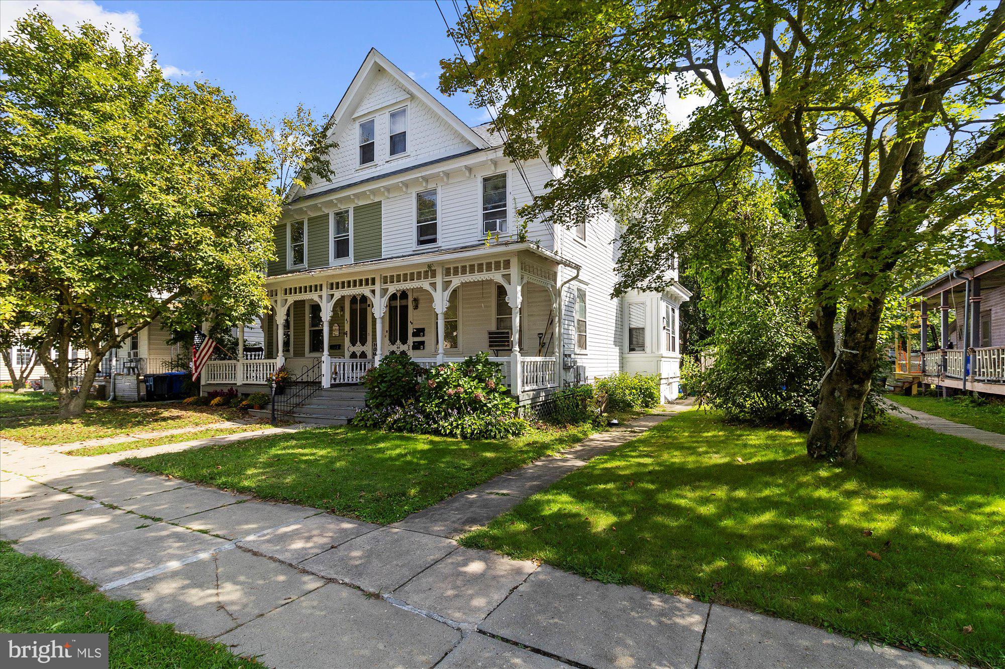 40 Union Street Mount Holly, NJ 08060 - Photo 4 of 41 a front view of a house with a garden