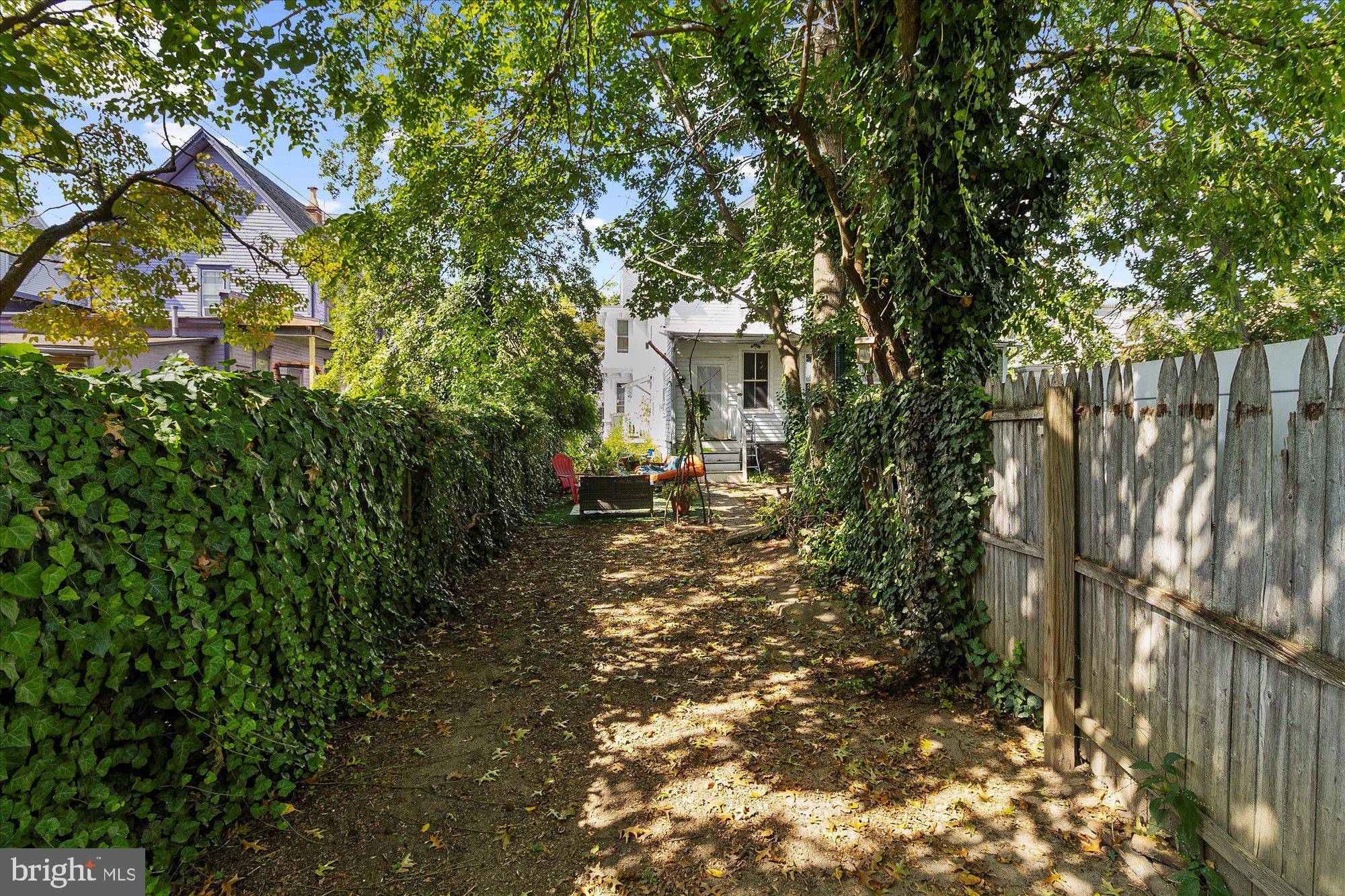 40 Union Street Mount Holly, NJ 08060 - Photo 7 of 41 a backyard of a house with table and chairs