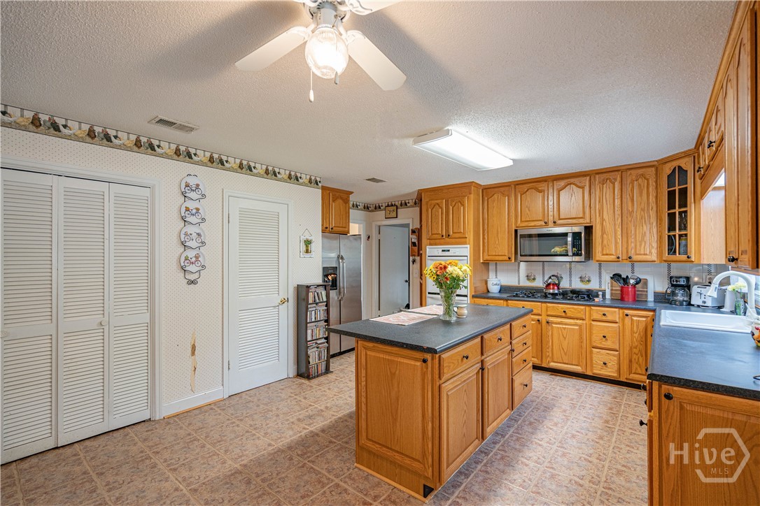 903 Sandpiper Road Savannah, GA 31410 - Photo 14 of 39