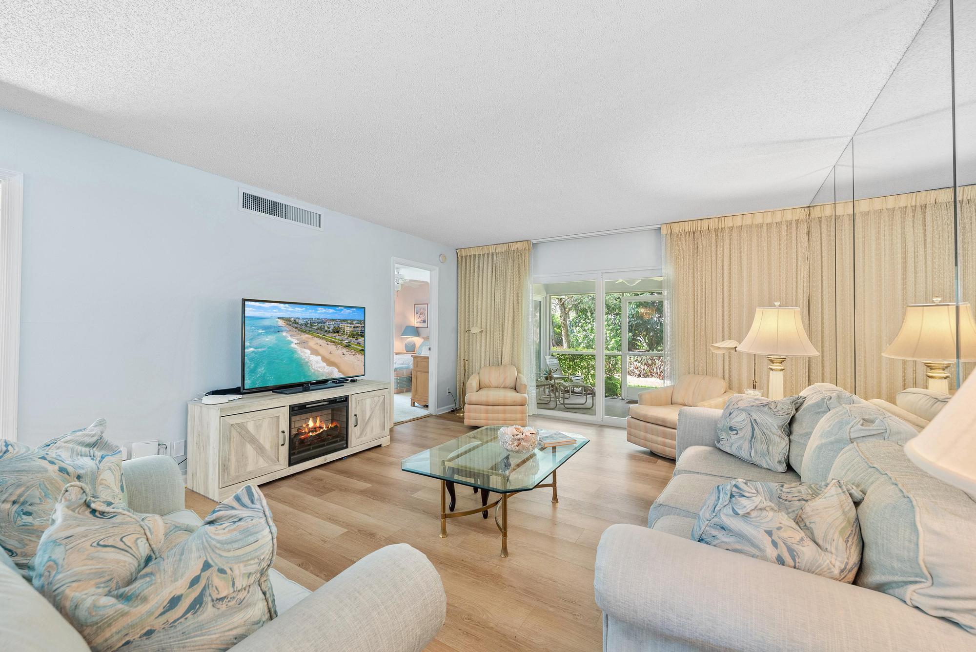1262 Sugar Sands Boulevard, Unit 126 Singer Island, FL 33404 - Photo 6 of 31 Living Room