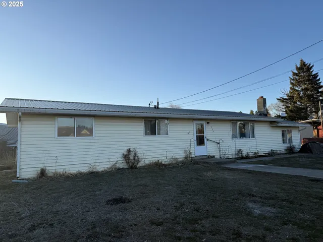 a house view with a outdoor space