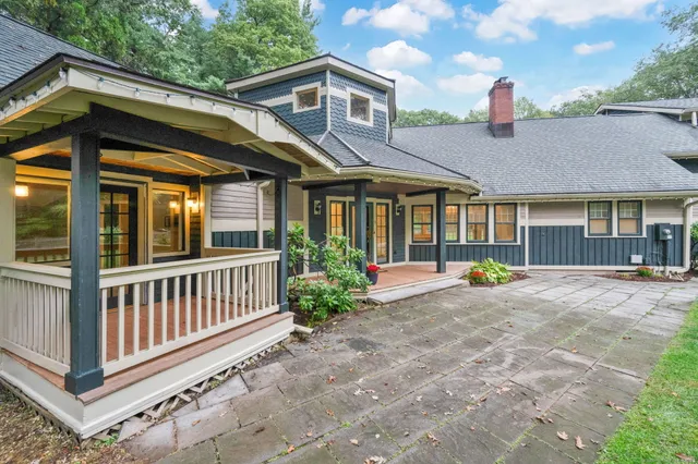 $784,000 | 1 Alcima Drive, Simsbury, CT 06070