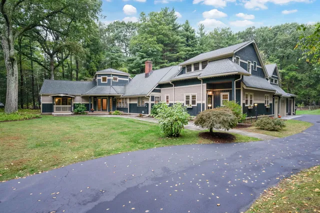 $784,000 | 1 Alcima Drive, Simsbury, CT 06070