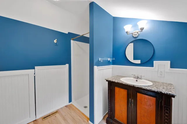 $784,000 | 1 Alcima Drive, Simsbury, CT 06070