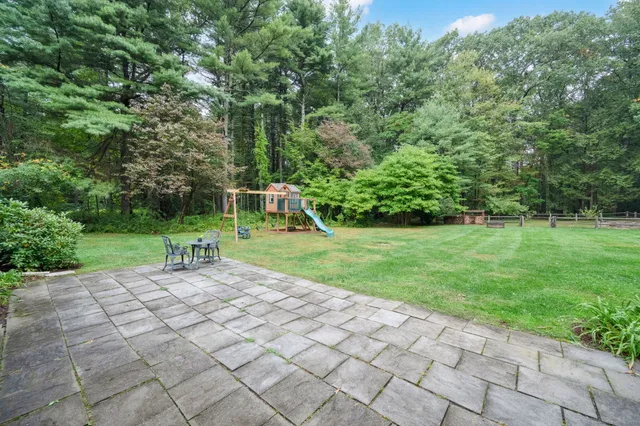 $784,000 | 1 Alcima Drive, Simsbury, CT 06070