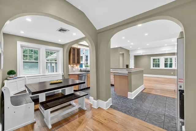 $784,000 | 1 Alcima Drive, Simsbury, CT 06070