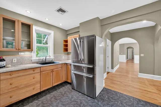 $784,000 | 1 Alcima Drive, Simsbury, CT 06070