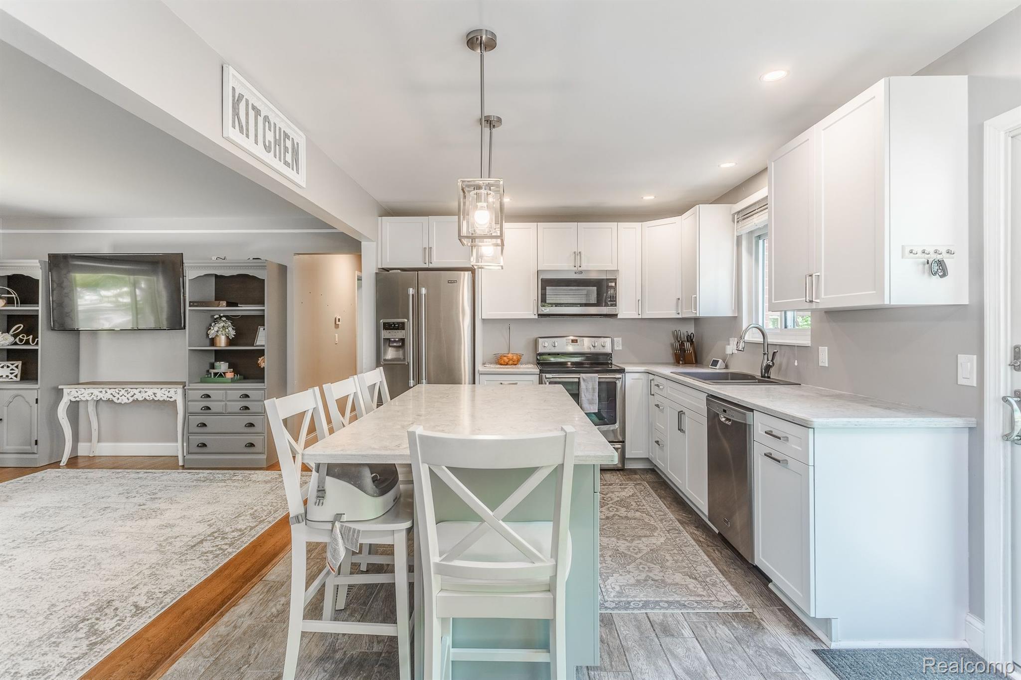 39990 Coronation Road Canton, MI 48188 - Photo 8 of 33 Gallery Image 8