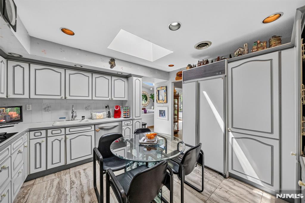 1230 Duncan Road Fort Lee, NJ 07024 - Photo 13 of 50