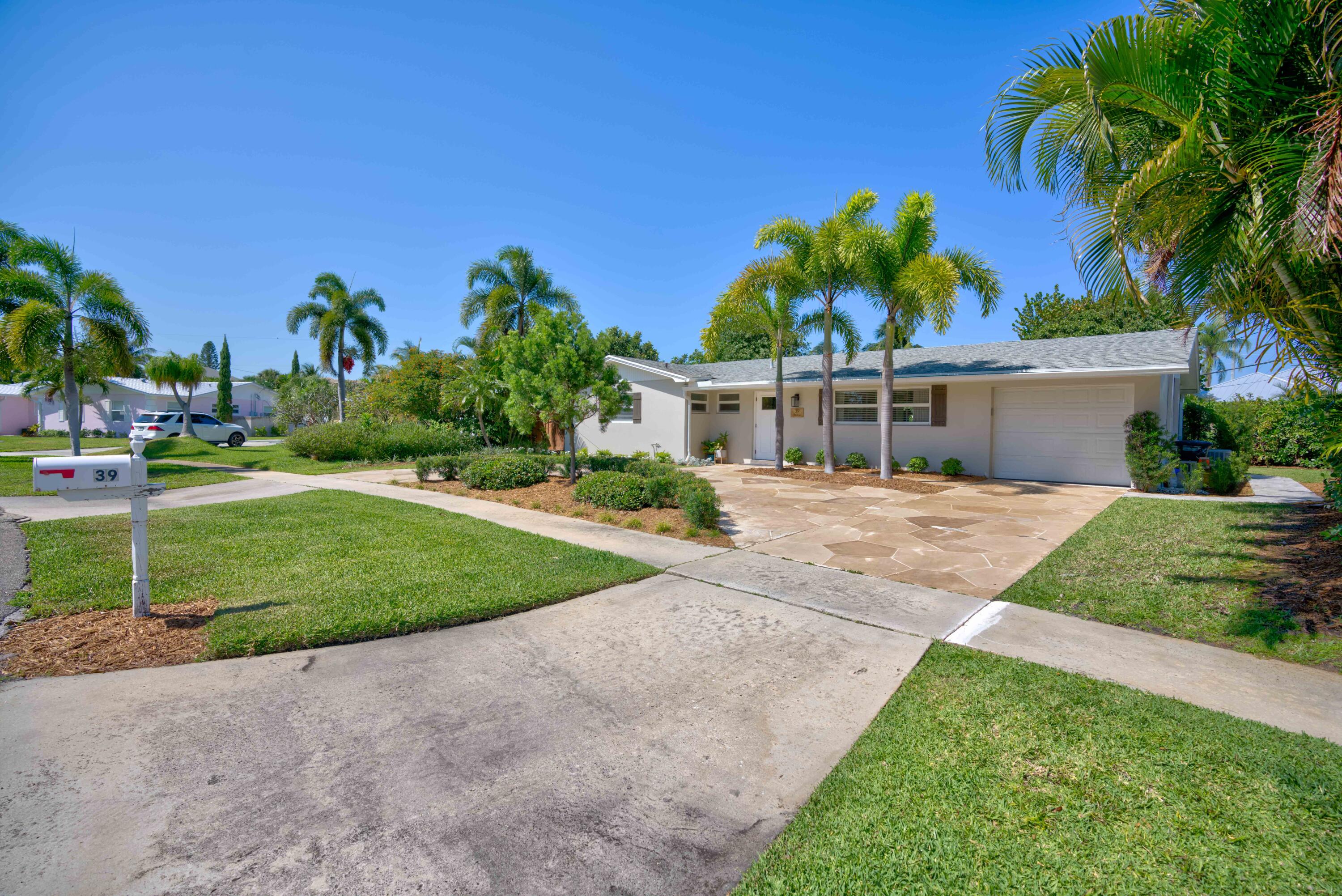 39 Willow Road Tequesta, FL 33469 - Photo 3 of 41 04__mlp6926_7_8