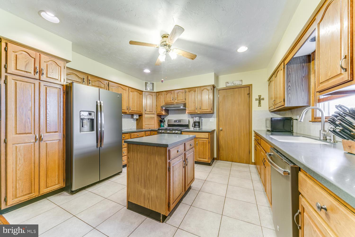 970 Witmer Road York, PA 17406 - Photo 3 of 33 Gallery Image 3